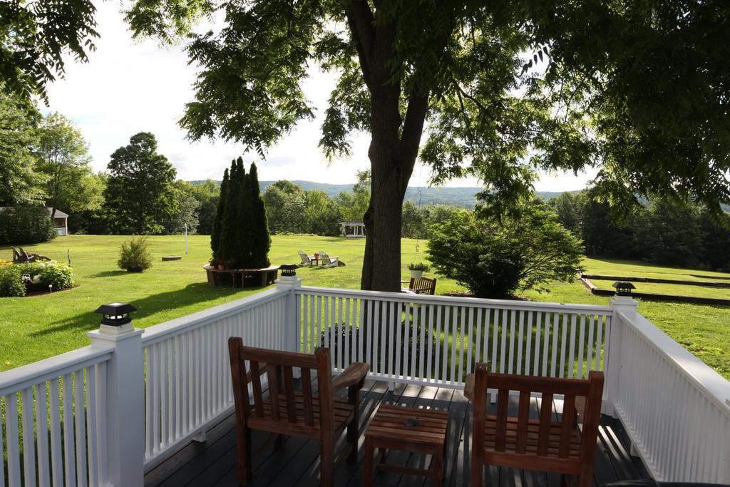 Inn At Clearwater Pond Quechee Exterior photo