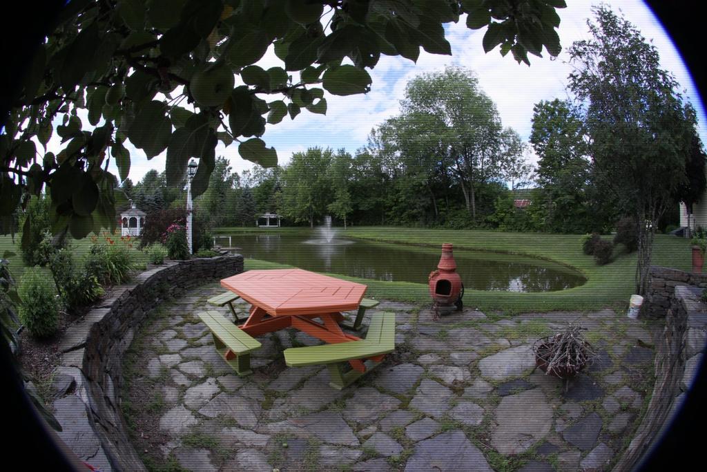 Inn At Clearwater Pond Quechee Exterior photo