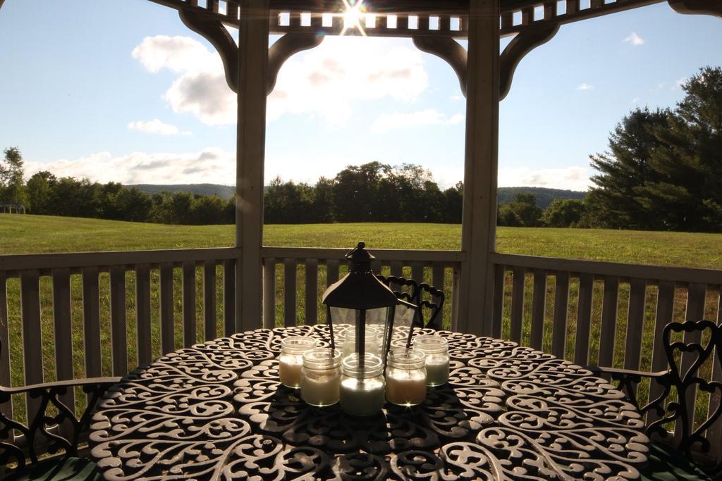 Inn At Clearwater Pond Quechee Exterior photo