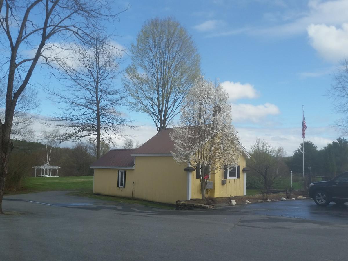 Inn At Clearwater Pond Quechee Exterior photo